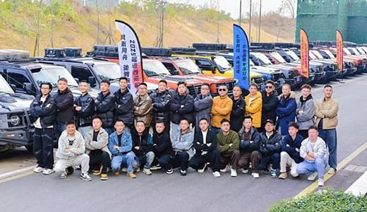 RoamFun漫游乐趣旅行社团队在中国西部景点的专业导游服务